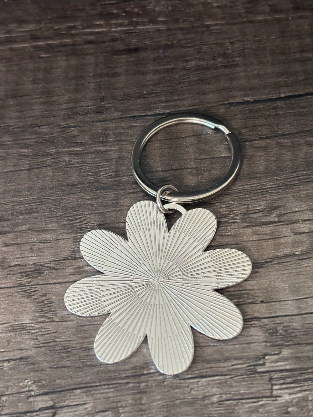 Large Daisy Keychain - Picture 3 of 3